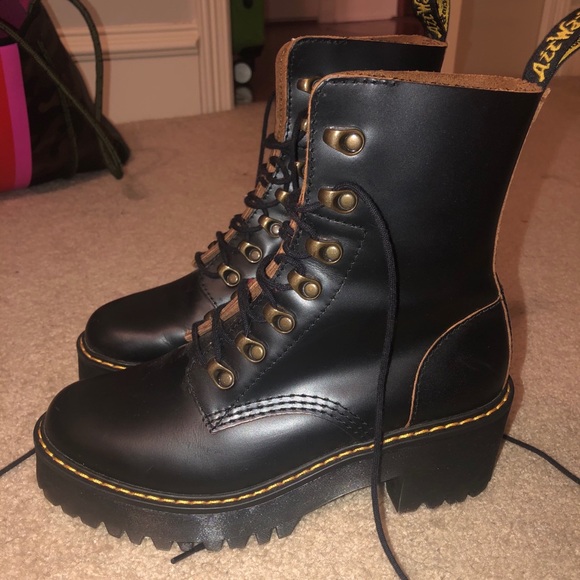 COPY - Dr. Martens Leona boot - Picture 3 of 6